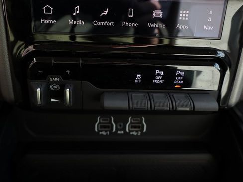 Used 2025 RAM 1500 Laramie w/ Bed Utility Group image 27