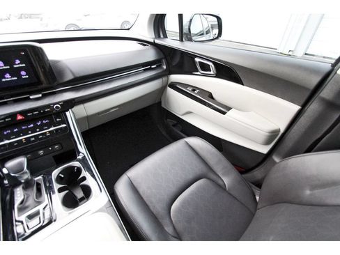 Certified 2024 Kia Carnival EX FWD image 11