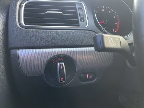 Used 2017 Volkswagen Jetta SE image 23