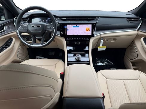 New 2026 Jeep Grand Cherokee Limited w/ Luxury Tech Group II RWD image 10