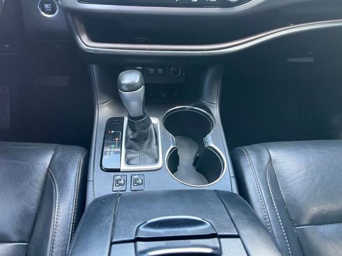 Used 2017 Toyota Highlander XLE image 40