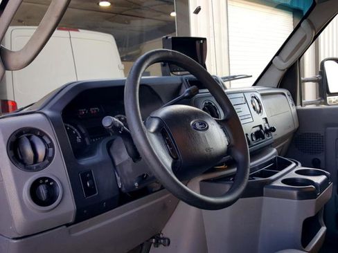Used 2016 Ford E-450 and Econoline 450 Super Duty image 14