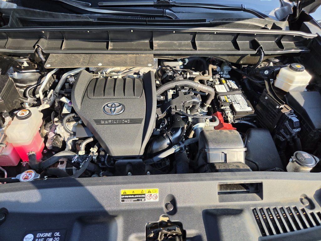 Used 2023 Toyota Highlander XLE FWD image 32