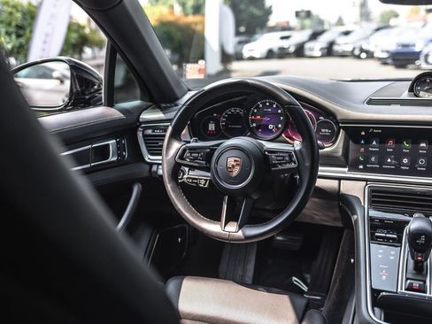 Used 2023 Porsche Panamera 4 Platinum Edition AWD/4WD image 18