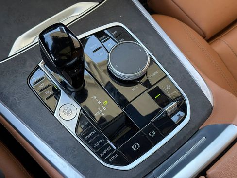 Used 2022 BMW X7 xDrive40i w/ M Sport Package AWD/4WD image 25