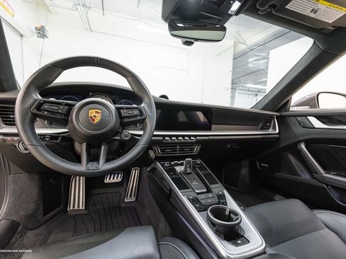Used 2022 Porsche 911 Turbo image 4