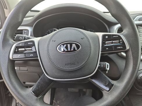 Used 2020 Kia Sorento LX image 12