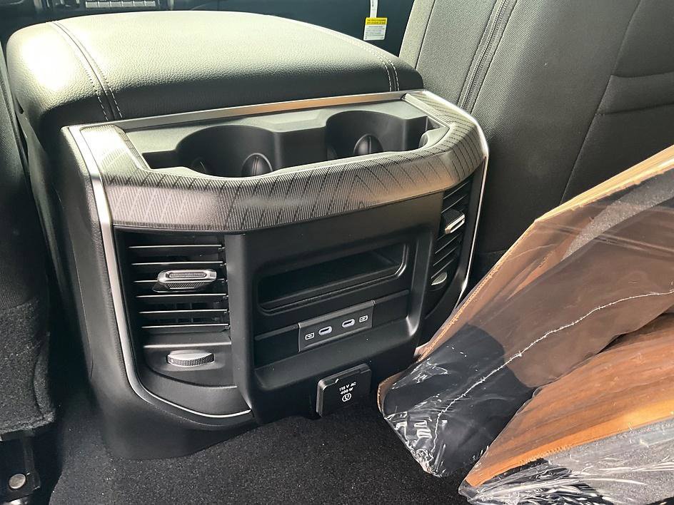 New 2027 RAM 3500 Big Horn AWD/4WD image 32