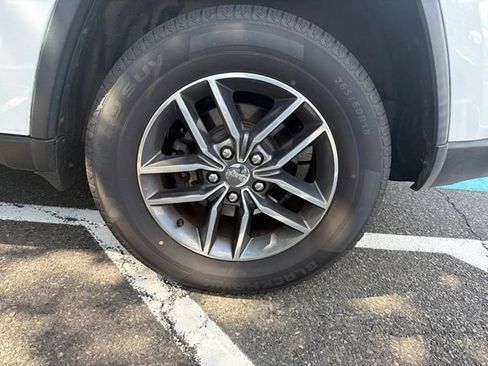 Used 2017 Jeep Grand Cherokee Limited AWD/4WD image 8