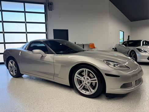 Used 2008 Chevrolet Corvette Coupe w/ Z51 Performance Package RWD image 18