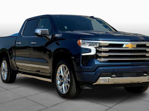 Used 2023 Chevrolet Silverado 1500 High Country w/ Technology Package AWD/4WD image 3