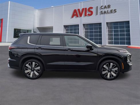 Used 2025 Mitsubishi Outlander SE image 5