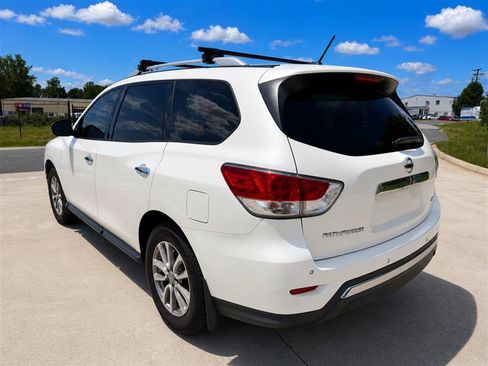 Used 2015 Nissan Pathfinder SV FWD image 5
