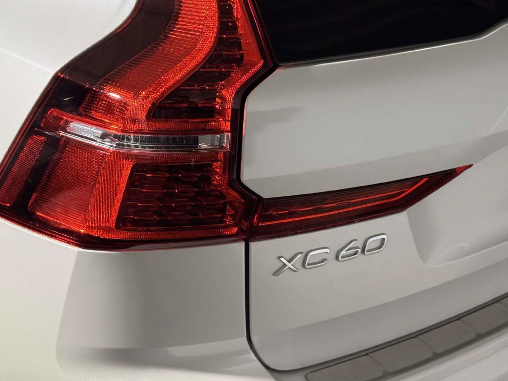 Used 2024 Volvo XC60 T8 Ultimate w/ Protection Package Premier AWD/4WD image 5