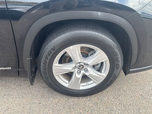 Used 2024 Toyota Highlander LE image 42