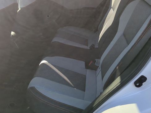 Used 2022 Subaru Crosstrek 2.0i Premium w/ Moonroof Package image 10