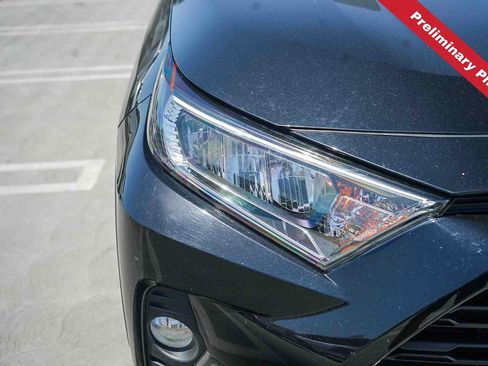 Used 2020 Toyota RAV4 XLE Premium FWD image 4