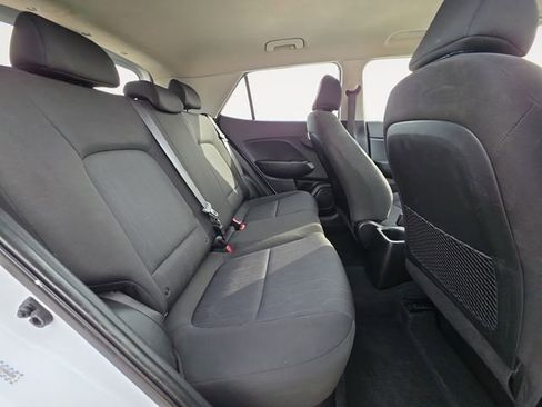 Used 2021 Hyundai Venue SE image 14