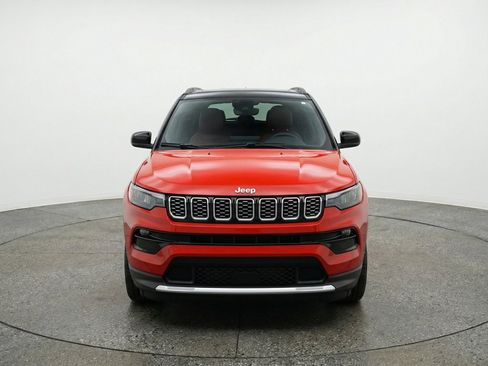 Used 2025 Jeep Compass Limited AWD/4WD image 2