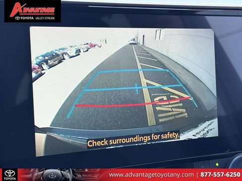 Used 2024 Toyota Highlander XLE image 32