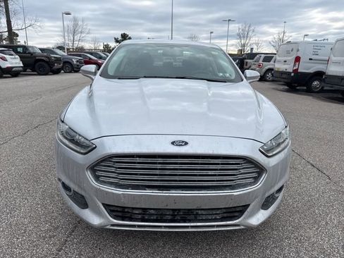Used 2016 Ford Fusion SE w/ Equipment Group 202A image 2