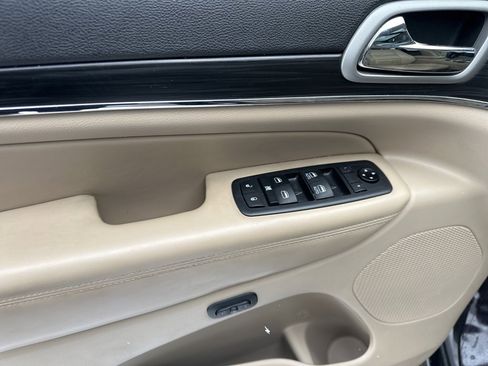 Used 2021 Jeep Grand Cherokee Limited w/ Luxury Group II image 12