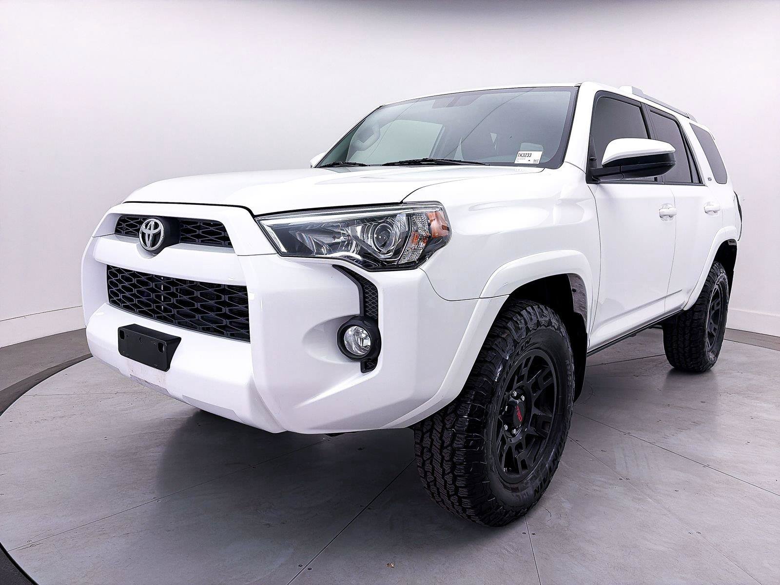 Used 2018 Toyota 4Runner SR5 AWD/4WD image 10