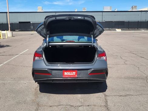 Used 2025 Hyundai Elantra SE image 11