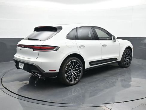 Certified 2025 Porsche Macan AWD/4WD image 23