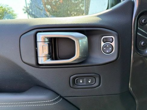 Used 2022 Jeep Wrangler Unlimited Sahara w/ LED Lighting Group AWD/4WD image 13