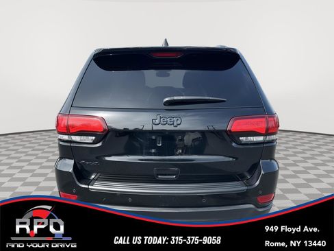Used 2019 Jeep Grand Cherokee Laredo image 4