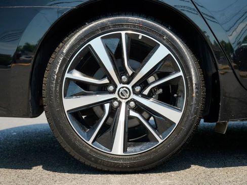 Used 2022 Nissan Maxima SV w/ Floor Mat Group FWD image 16