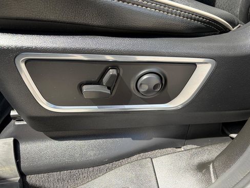 Used 2025 RAM 1500 Laramie AWD/4WD image 12
