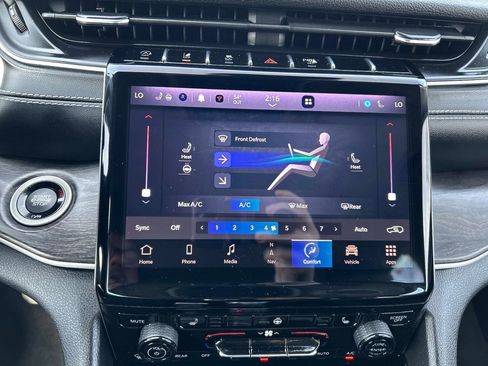 Certified 2022 Jeep Grand Cherokee Limited image 35