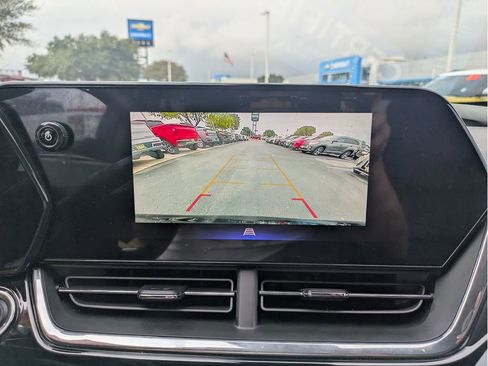 Certified 2025 Chevrolet Trax RS w/ Driver Confidence Package image 17