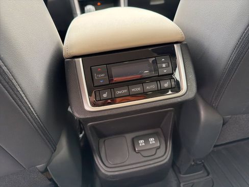 Used 2019 Subaru Ascent Limited w/ Popular Package #2A image 14