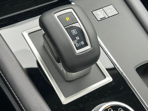 New 2025 Mitsubishi Outlander SE image 23