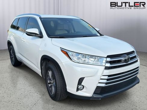 Used 2018 Toyota Highlander XLE FWD image 1