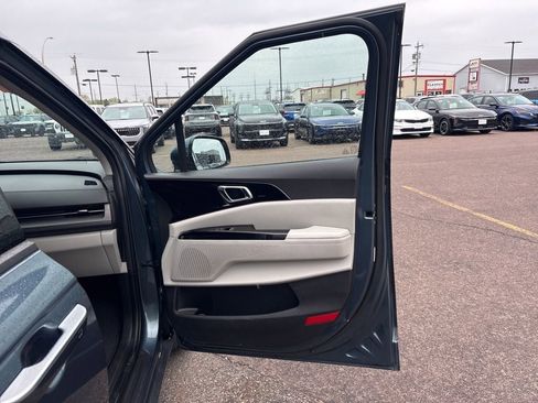 Used 2024 Kia Carnival SX FWD image 32