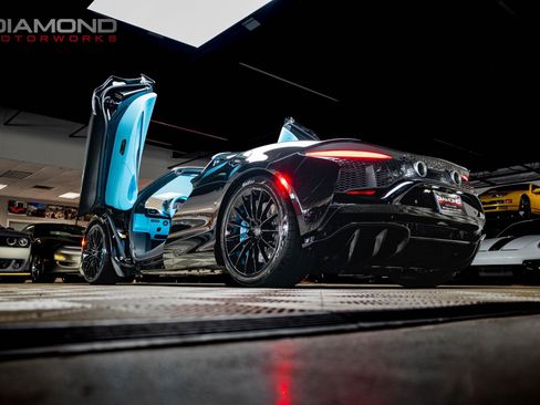 Used 2026 McLaren Artura Spider RWD image 81