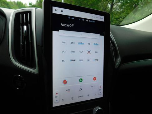 Used 2022 Ford Edge SEL w/ Convenience Package image 9