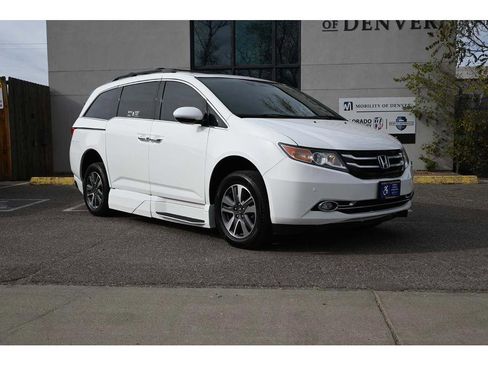 Used 2016 Honda Odyssey Touring Elite image 3