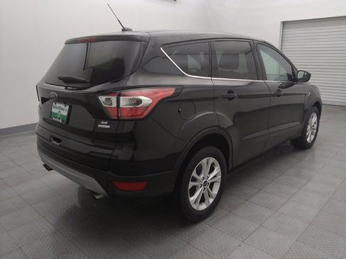 Used 2017 Ford Escape SE image 9