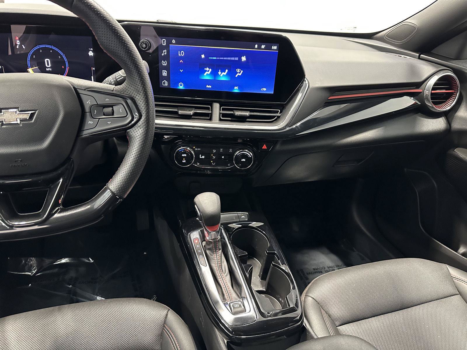 Used 2024 Chevrolet Trax RS FWD image 21