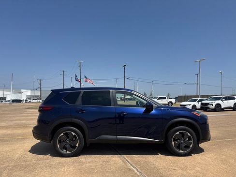 Certified 2025 Nissan Rogue SV FWD image 24