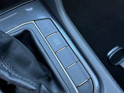 Used 2021 Volkswagen Tiguan S image 89