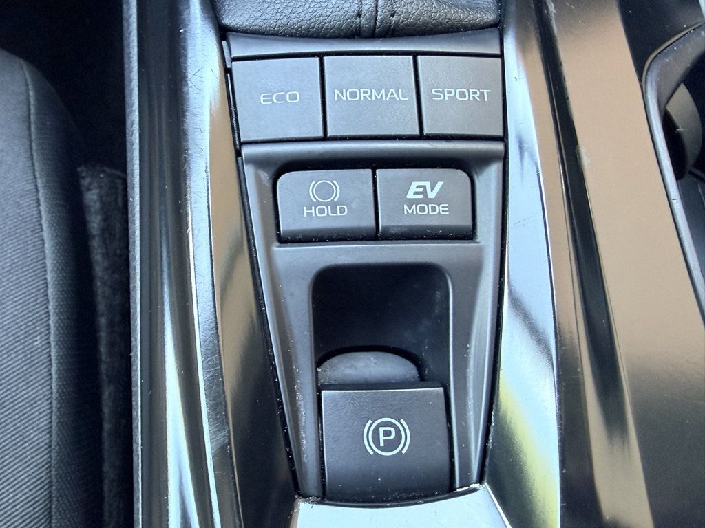 Used 2025 Toyota Camry LE FWD image 17