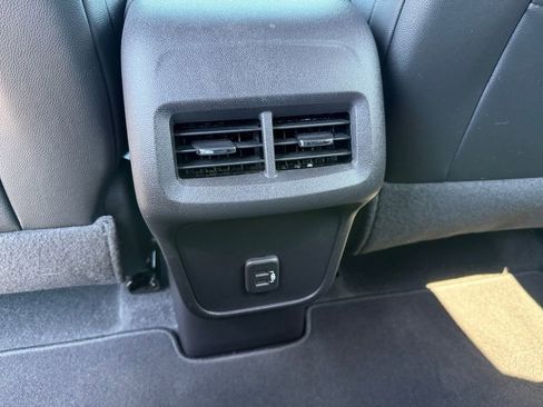 Used 2024 Chevrolet Equinox RS FWD image 16
