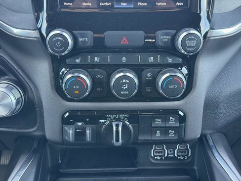 Used 2022 RAM 1500 Laramie AWD/4WD image 17