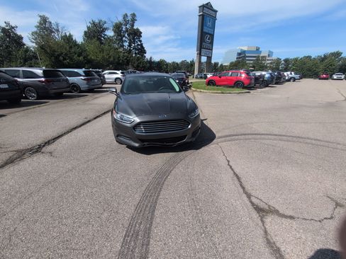 Used 2016 Ford Fusion SE FWD image 13